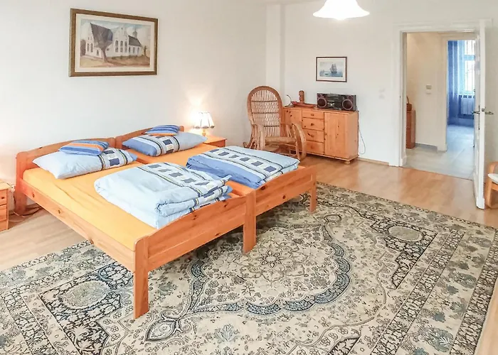 Three-bedroom In Lägenhet